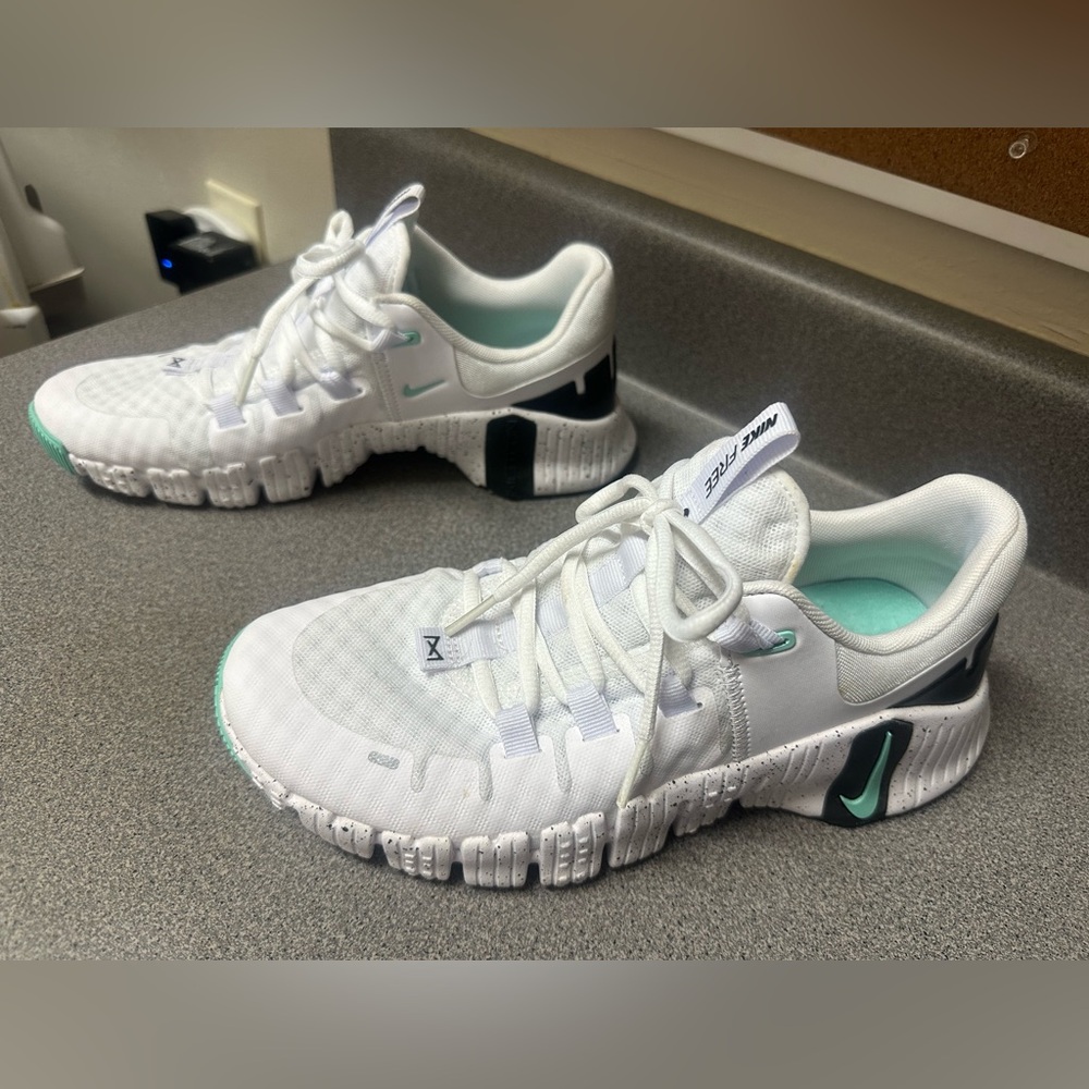 New, women’s Nike Free Macon 5, white 8.5